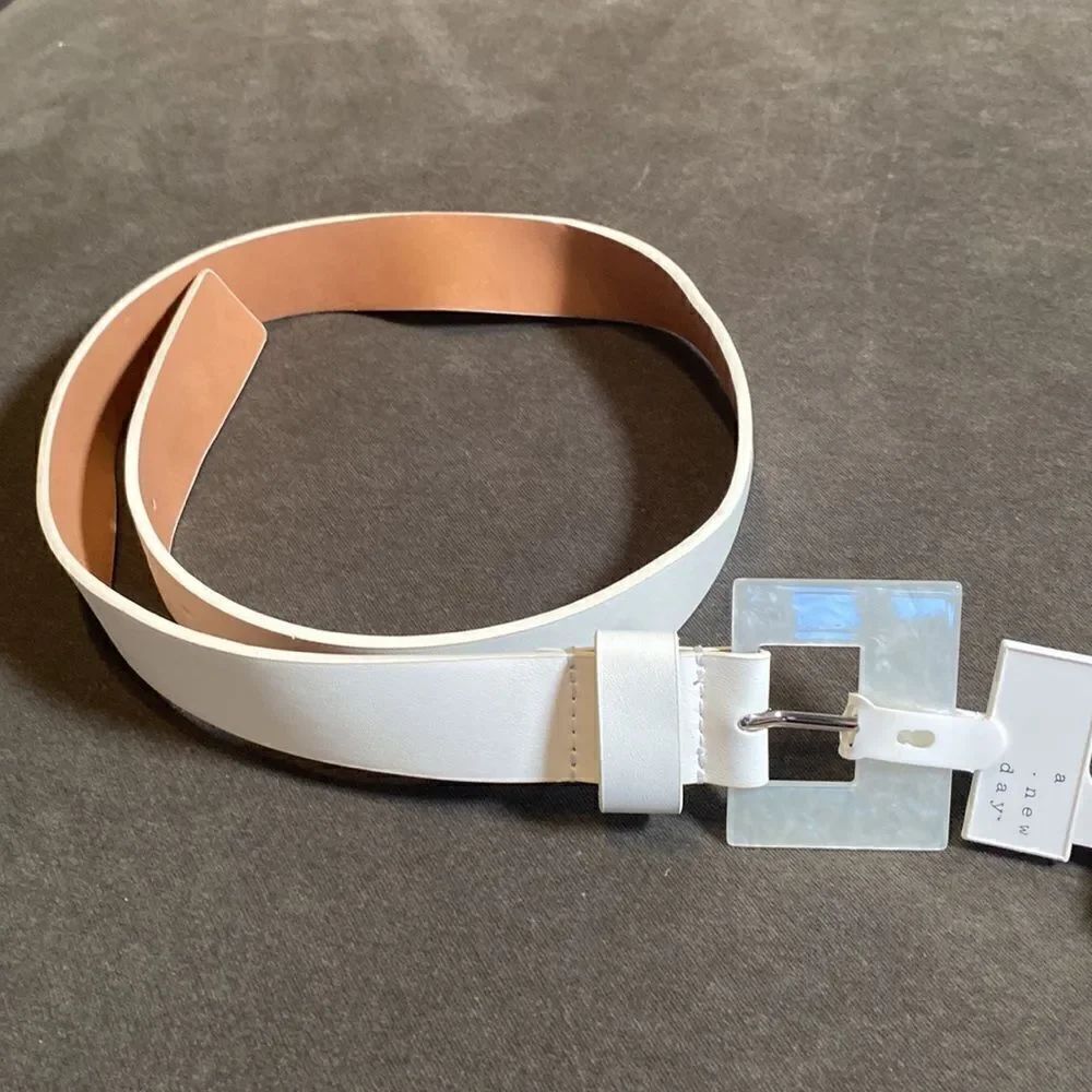Women’s White Belt with White Buckle S NEW